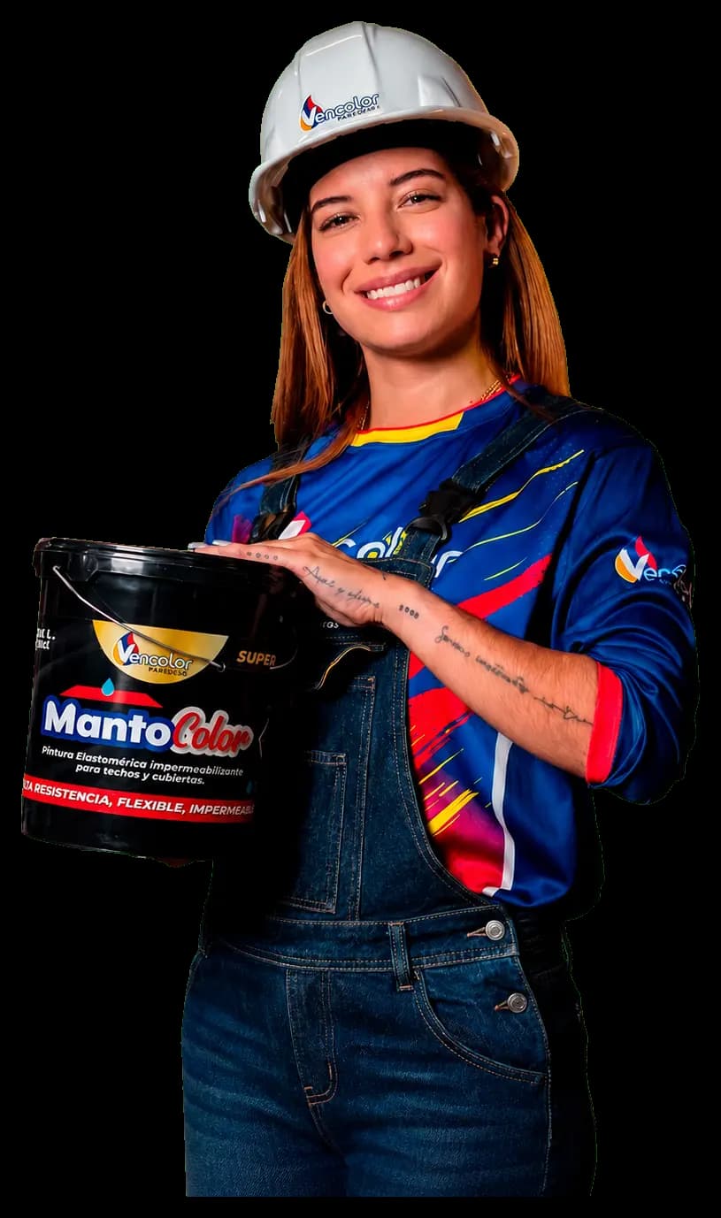 Trabajadora de Vencolor con casco sosteniendo un pote de Mantocolor